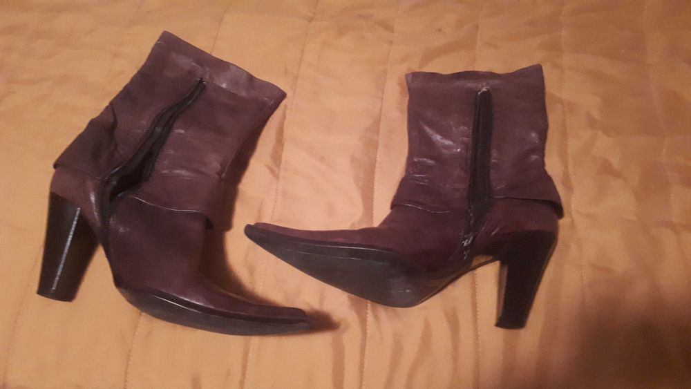 Botas de pele castanhas