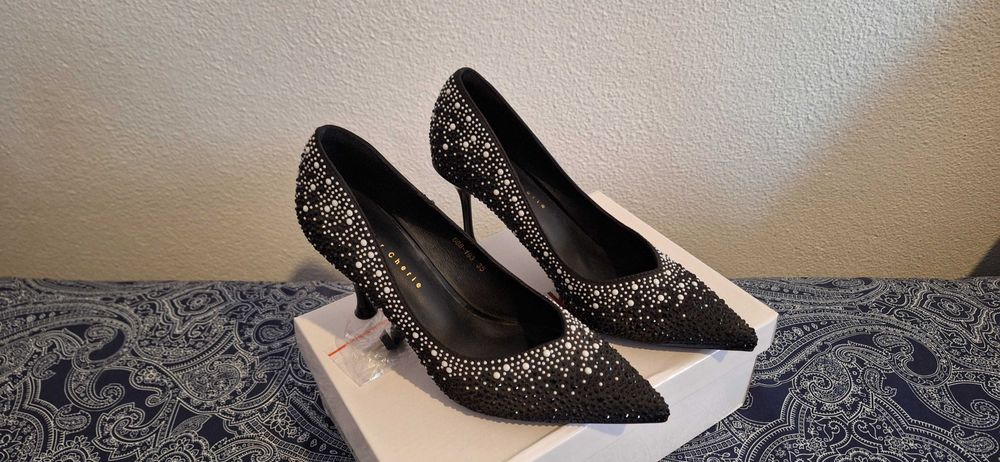 Sapatos Pretos - novos