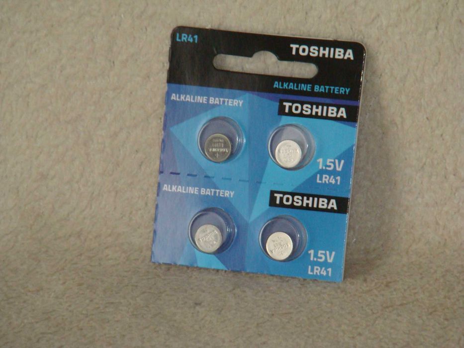 новый фонарик светодиодный мощный яркий свет идет в комплекте с батар