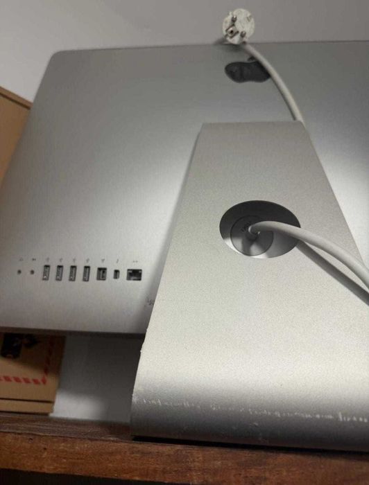 iMac 21,5 polegadas (2011) - i5, 16GB RAM, Windows 10