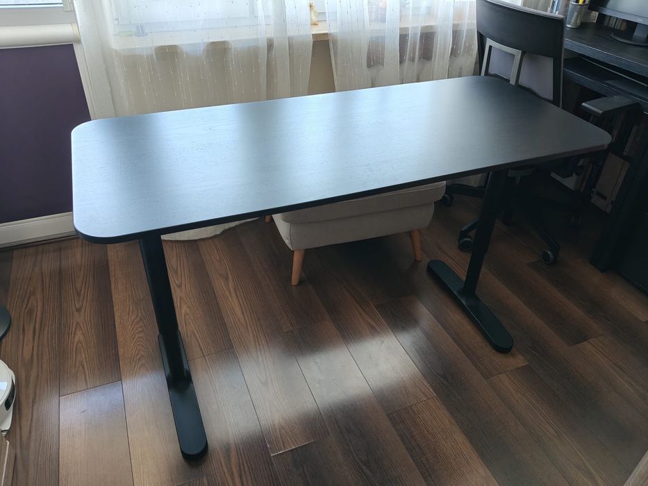 Biurko czarne 140x60 cm Ikea