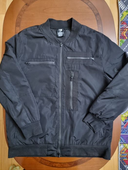 Чоловіча куртка утеплена.