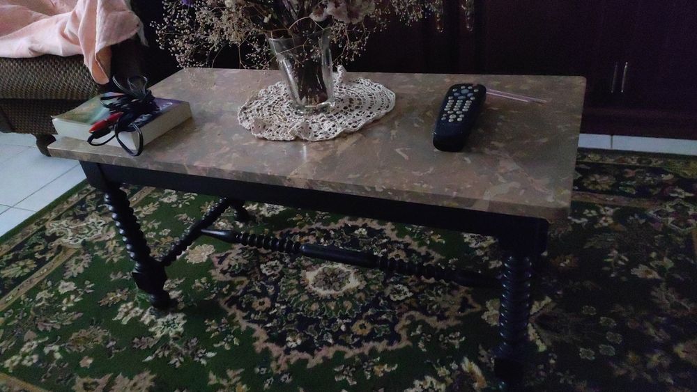 Vendo móvel de sala como novo , com oferta dessa mesa peq.  tampo moca