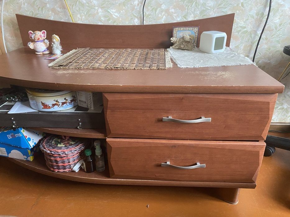 Комод під телевізор