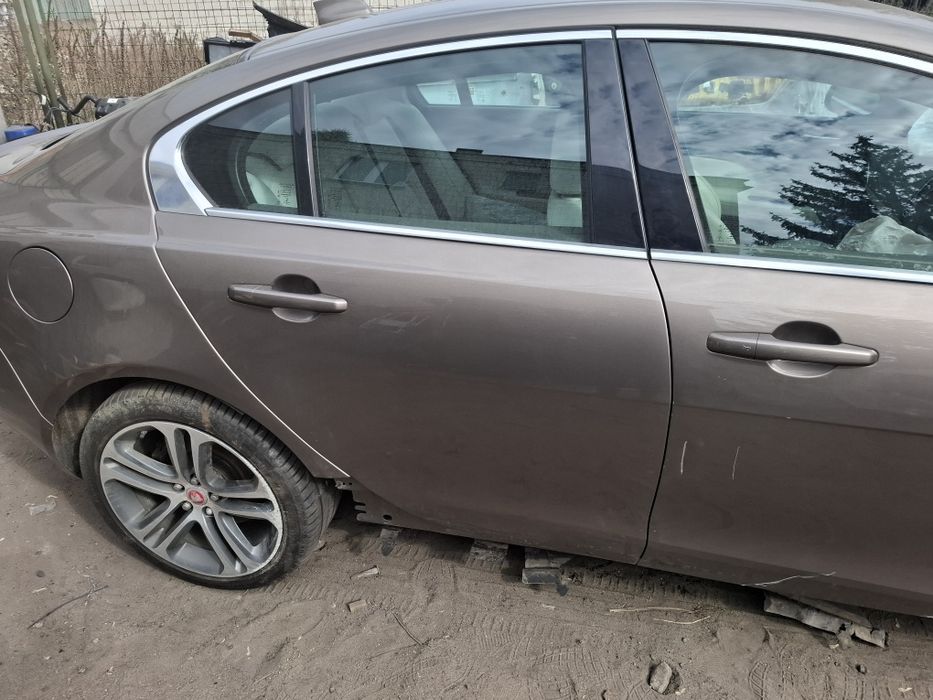 Drzwi prawy tył jaguar xe