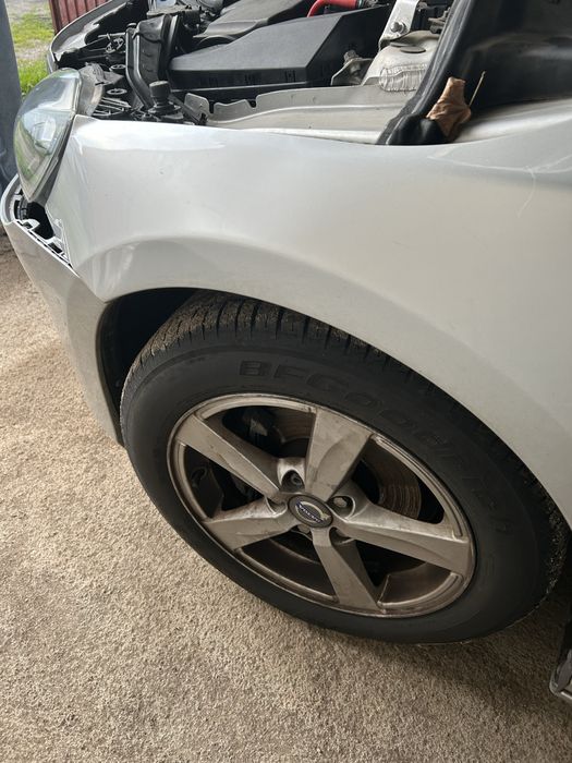 Volvo v40  acidentado