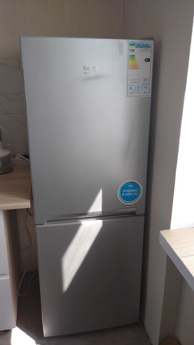 Двокамерний холодильник BEKO RCSU8240K20S