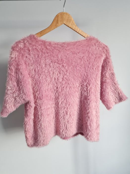 Różowy włochaty sweterek 
KappAhl
100% nylon
Rozm 40/42
Materiał jest