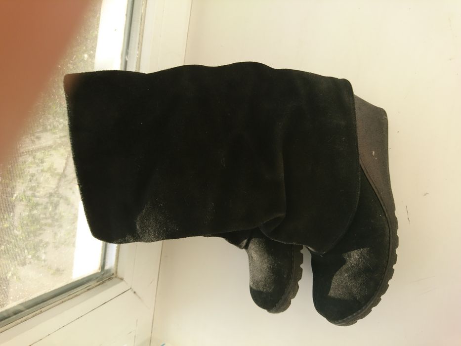 Продам зимние замшевые сапоги