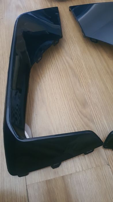 Molduras externas dos faróis de neblina pretas - Focus ST/ST Line Mk4