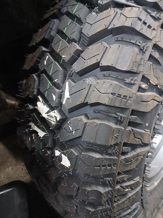 235 75 15 Radar Renegade MT