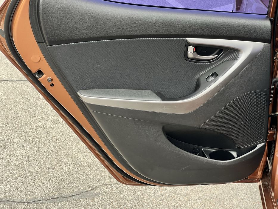 Hyundai Elantra 2012 рік 1.8 бенз/газ