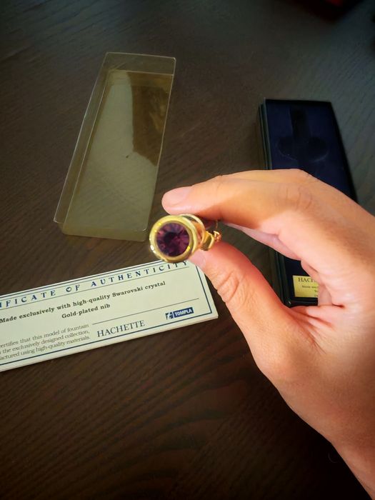 Caneta Hachette com cristal Swarovski