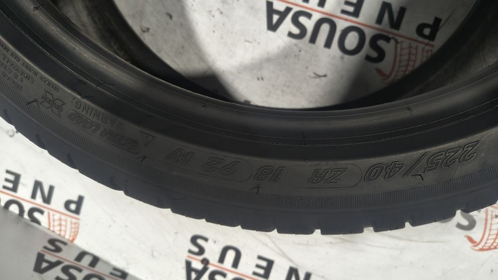 2 pneus semi novos 225-40R18 Michelin - Oferta dos Portes