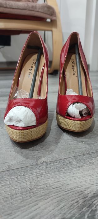 Szpilki, buty na wysokim obcasie