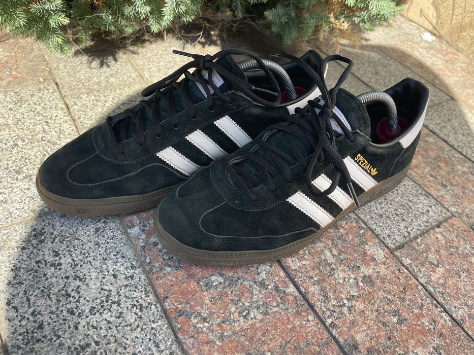 Продам оригінальні кросівки adidas spezial 43