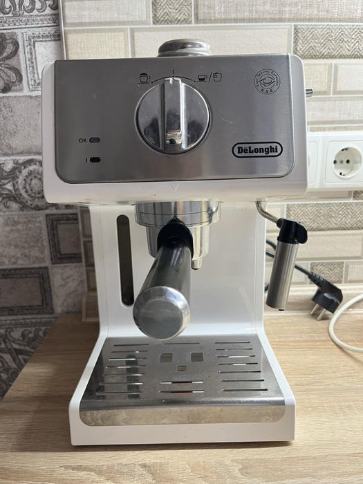 Продам кавомашину Delonghi, відмінний стан , на 2 чашки , є капучинато