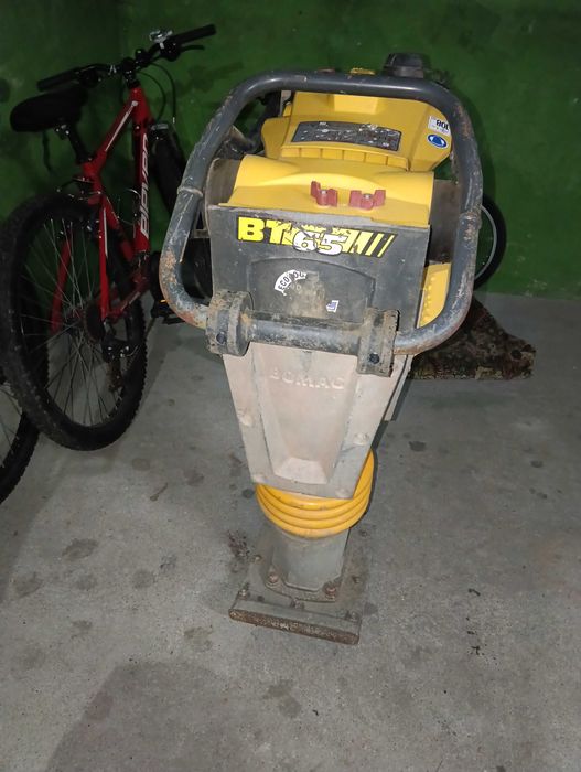 Saltitão compactador BOMAG 65 ANO 2023 GASOLINA