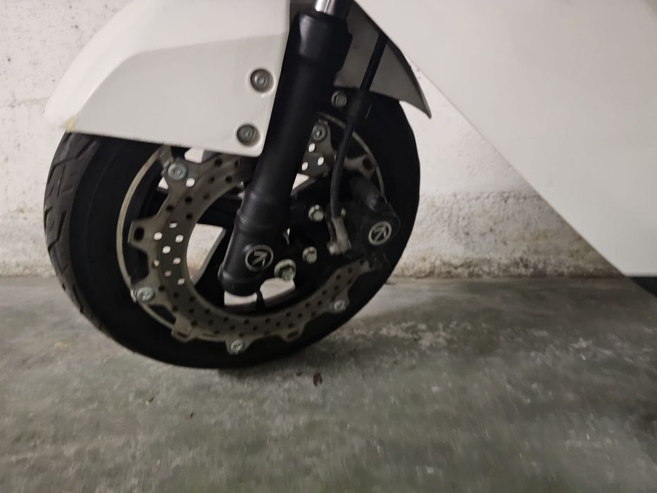 Scoter elétrica em ótimo estado