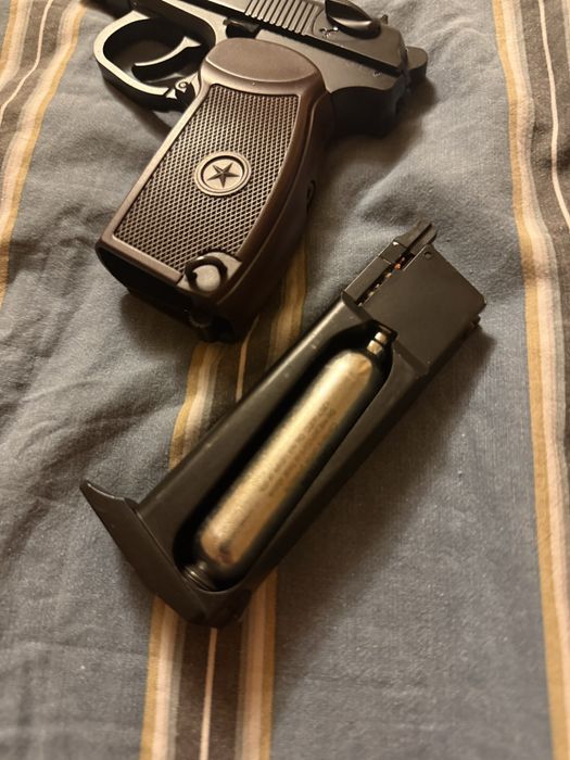 Игрушечный пистолет