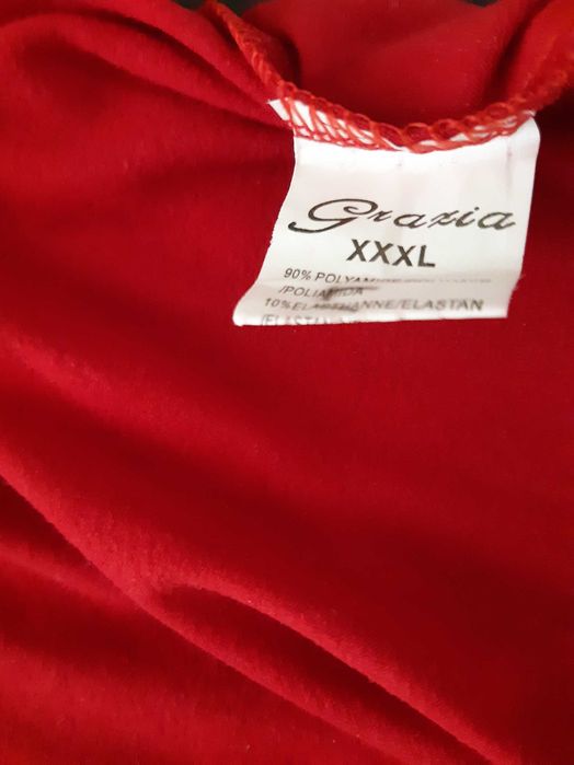 camisola básica vermelha com manga comprida e meia gola