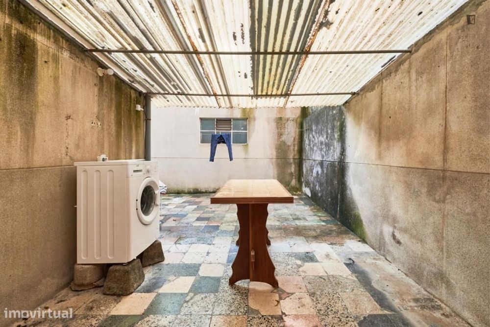 Quarto - localizado em Benfica Lisbon