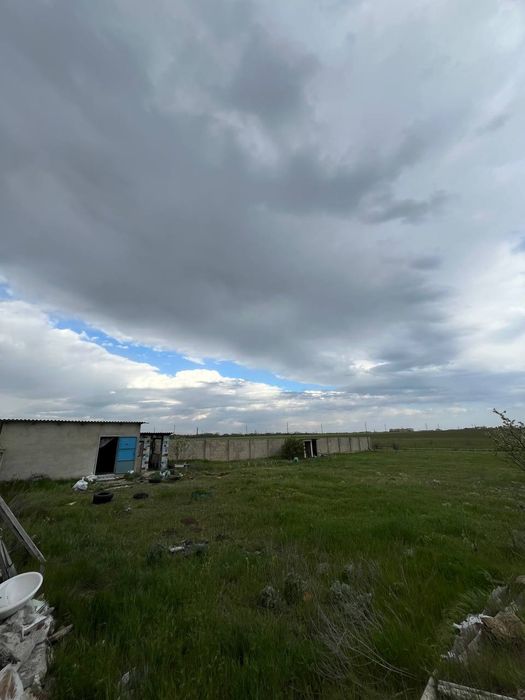 Участок с не большим строением в селе Красноселка!