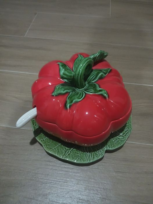 Decoração centro de mesa porcelana em forma de tomate