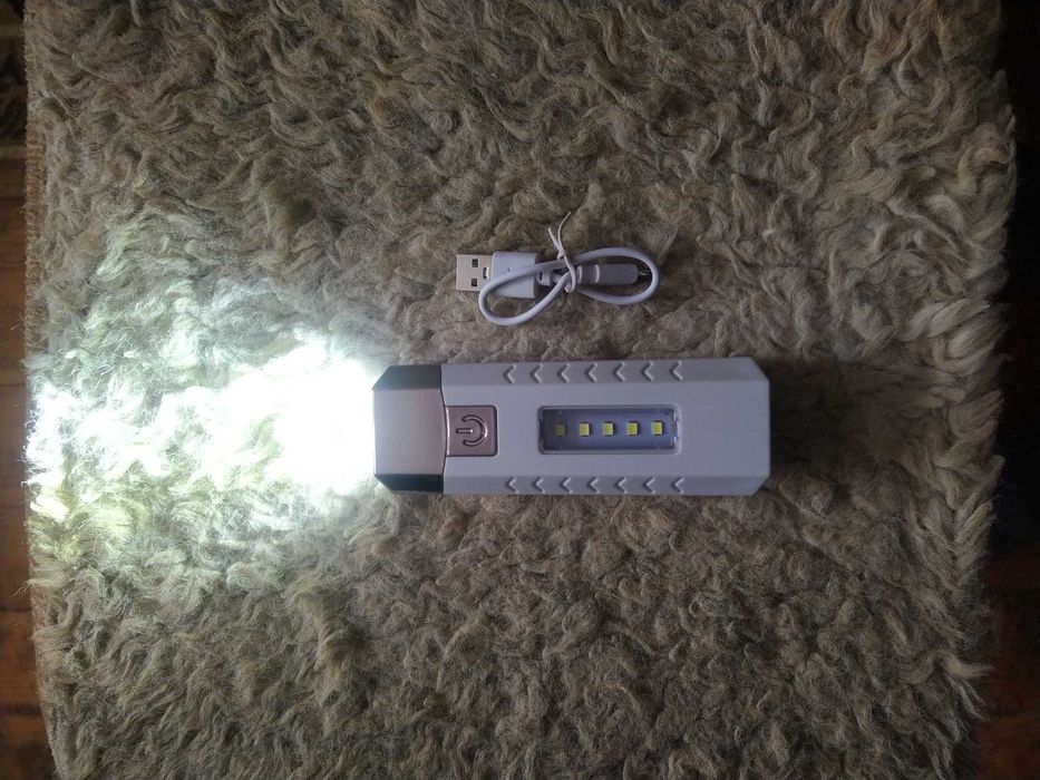 Фонарік світлодіодний.