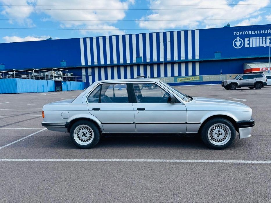 Продам або обміняю BMW E30 318.