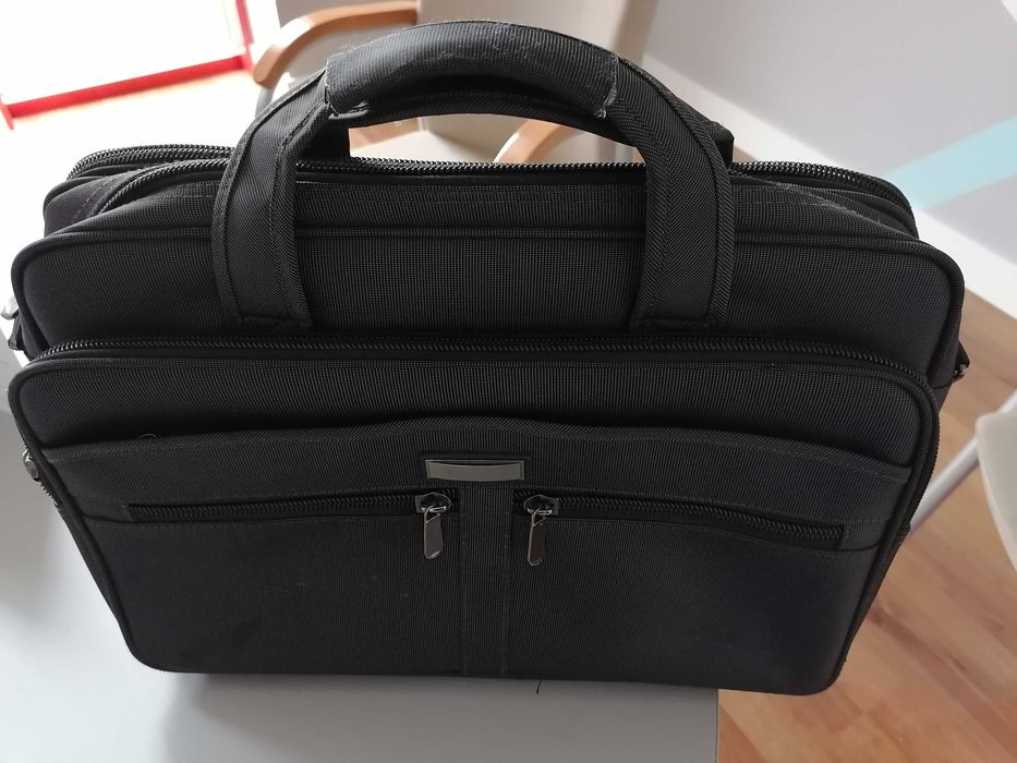 Torba na laptopa i dokumenty
