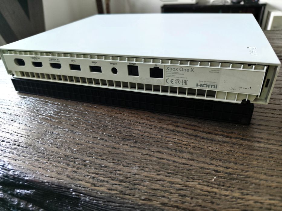 Xbox one X (jeden Pad )