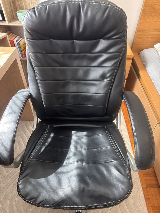 Cadeira escritorio preta