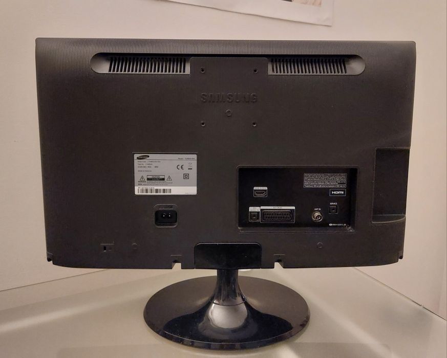 Samsung 24" Television SyncMaster T24B301Y / Samsung Remote Control64354197141377124