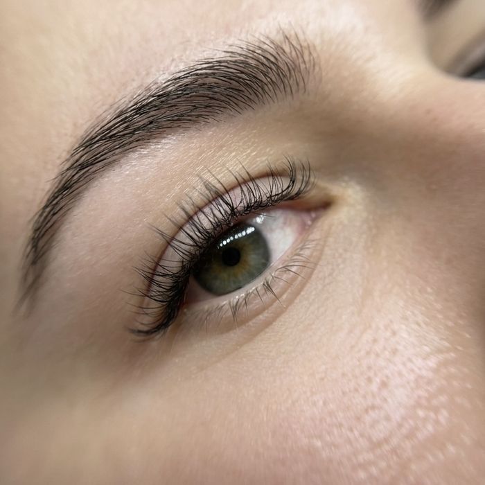 STYLIZACJA RZĘS I BRWI – naturalny efekt