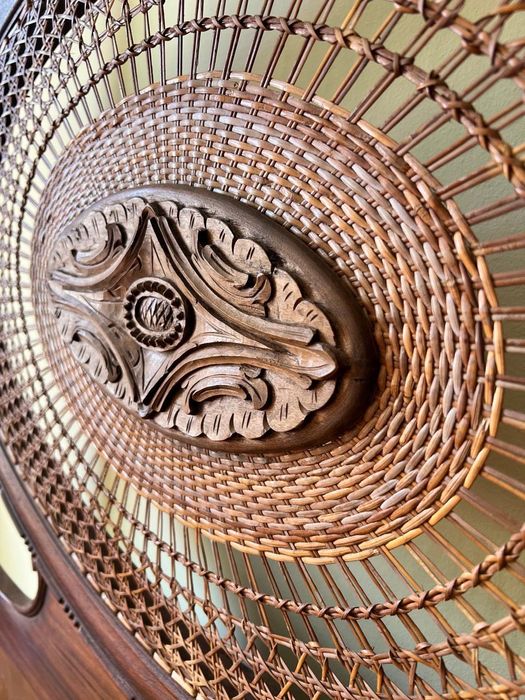 Cama solteiro palhinha e madeira trabalhada