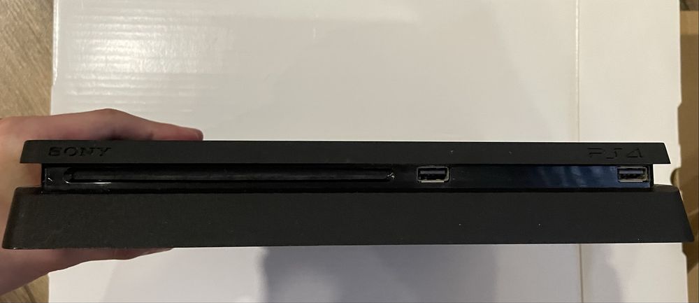 Пс 4 слим на 500гб і з Fifa19