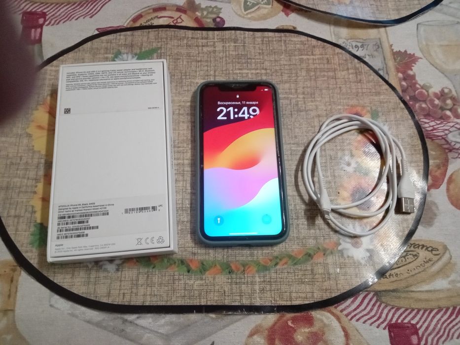 Айфон XR работает