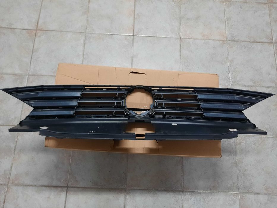 Volkswagen Passat - Grelha Frontal 2015
