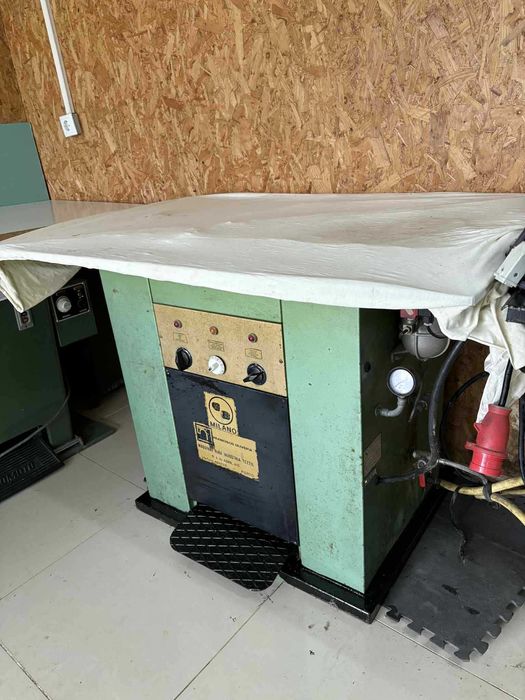 Mesa de passar a ferro com Caldeira Gerador de Vapor incluído