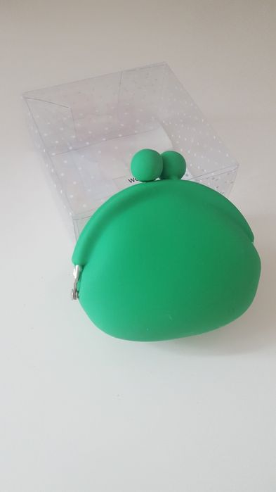 Porta moedas em plástico novo