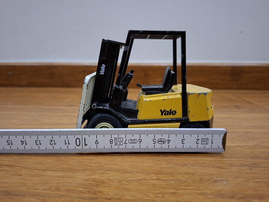 Model wózka widłowego Yale Conrad 2998 1:50 Metal Retro
