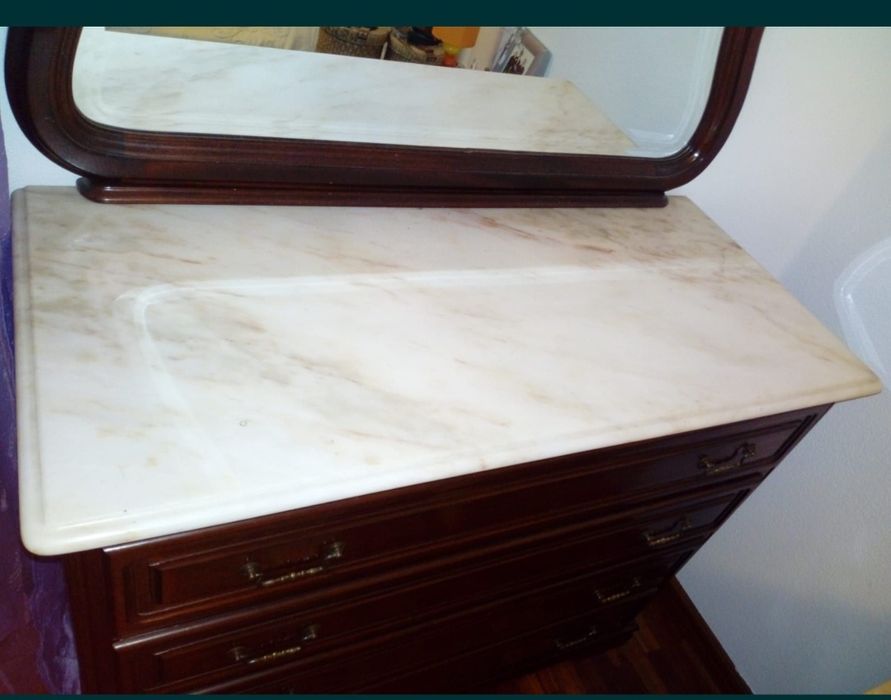 Vende-se cómoda com espelho