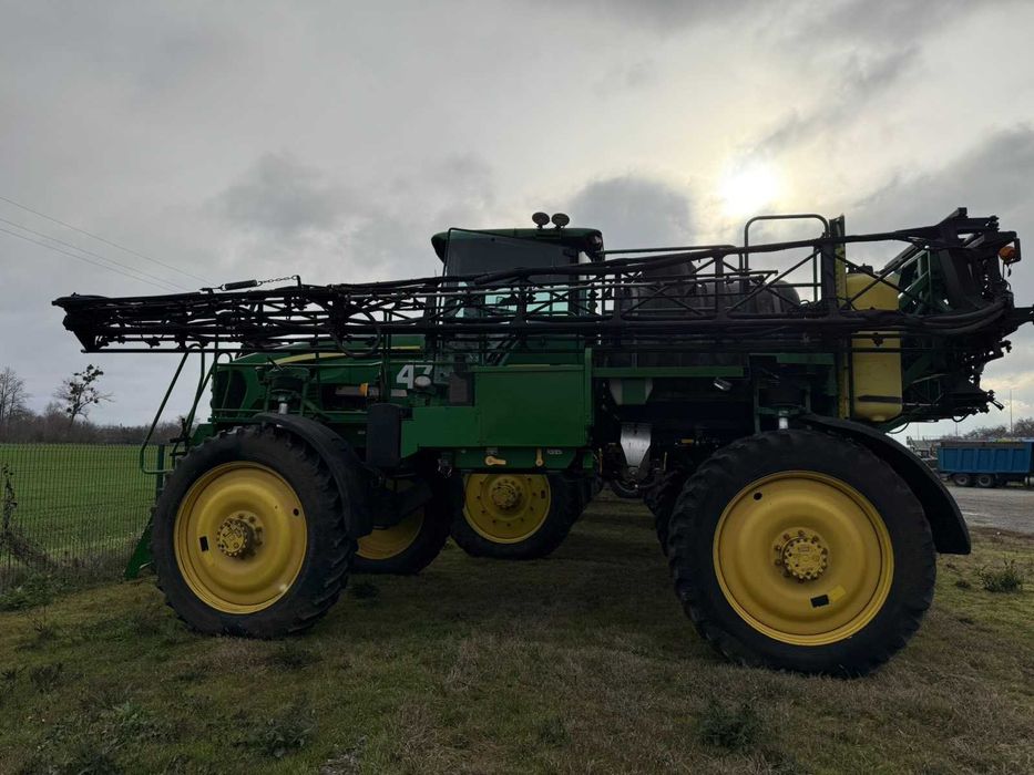 самохідний оприскувач John Deere 4730