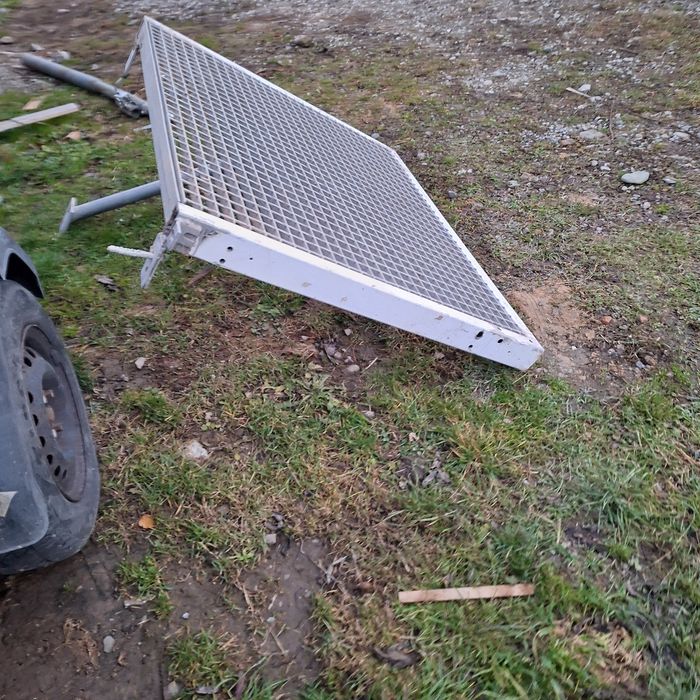 Podest stalowy z krata do schodów