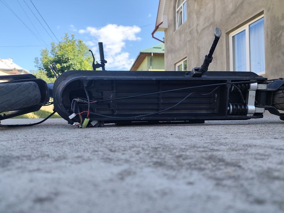 продається електросамокат на запчастини ducati pro 2+