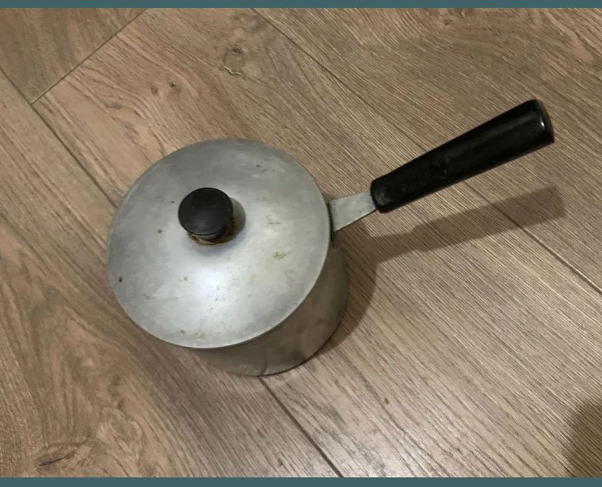 Кастрюля алюминиевая.