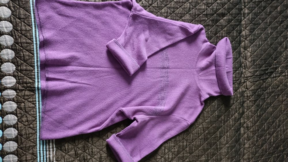 Светр -гольф з коротким рукавом.