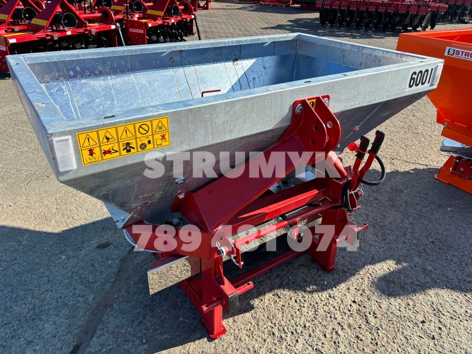 rozsiewacz do nawozu dwutalerzowy Strumyk plandeka/kratka 400l -1600l