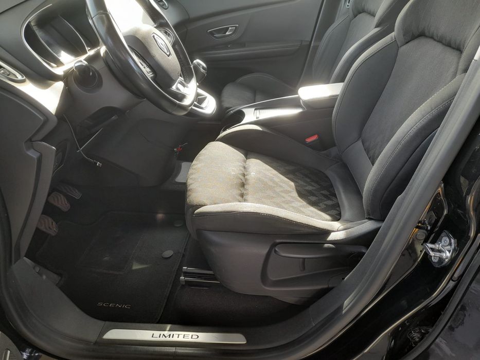 Grand Scenic preta em bom estado